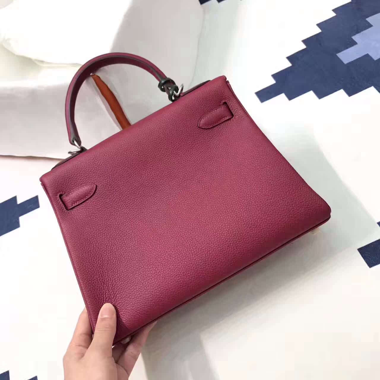 广州爱玛皮具 爱马仕28kelly baby cow Togo小牛皮 B5 宝石红 Rubis 银扣 法国蜡线手工缝制