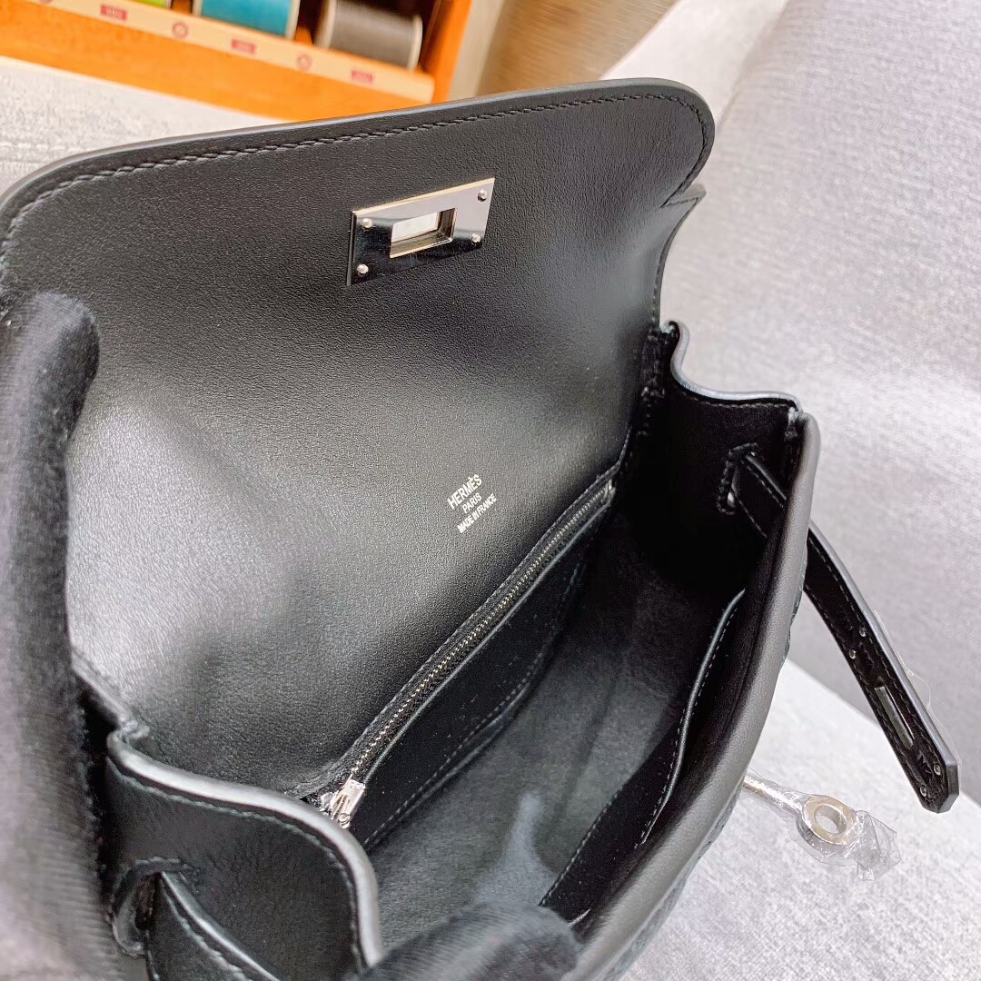 爱马仕包包批发 Berline 20cm Swift 89黑色 银扣 蜜蜡线手缝