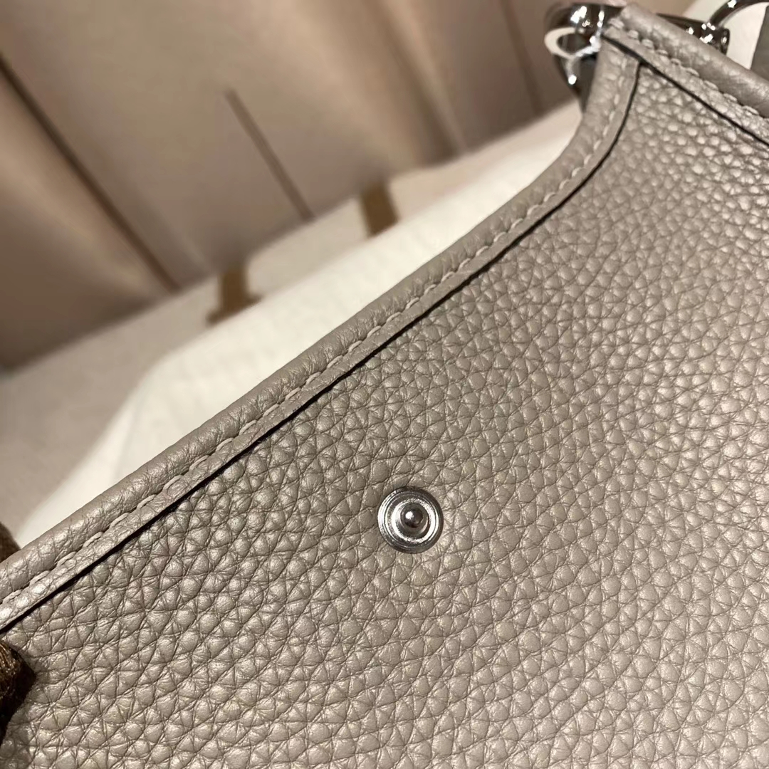 Hermes爱马仕 Evelyn 16cm Clemence Tc皮 M8沥青灰 银扣