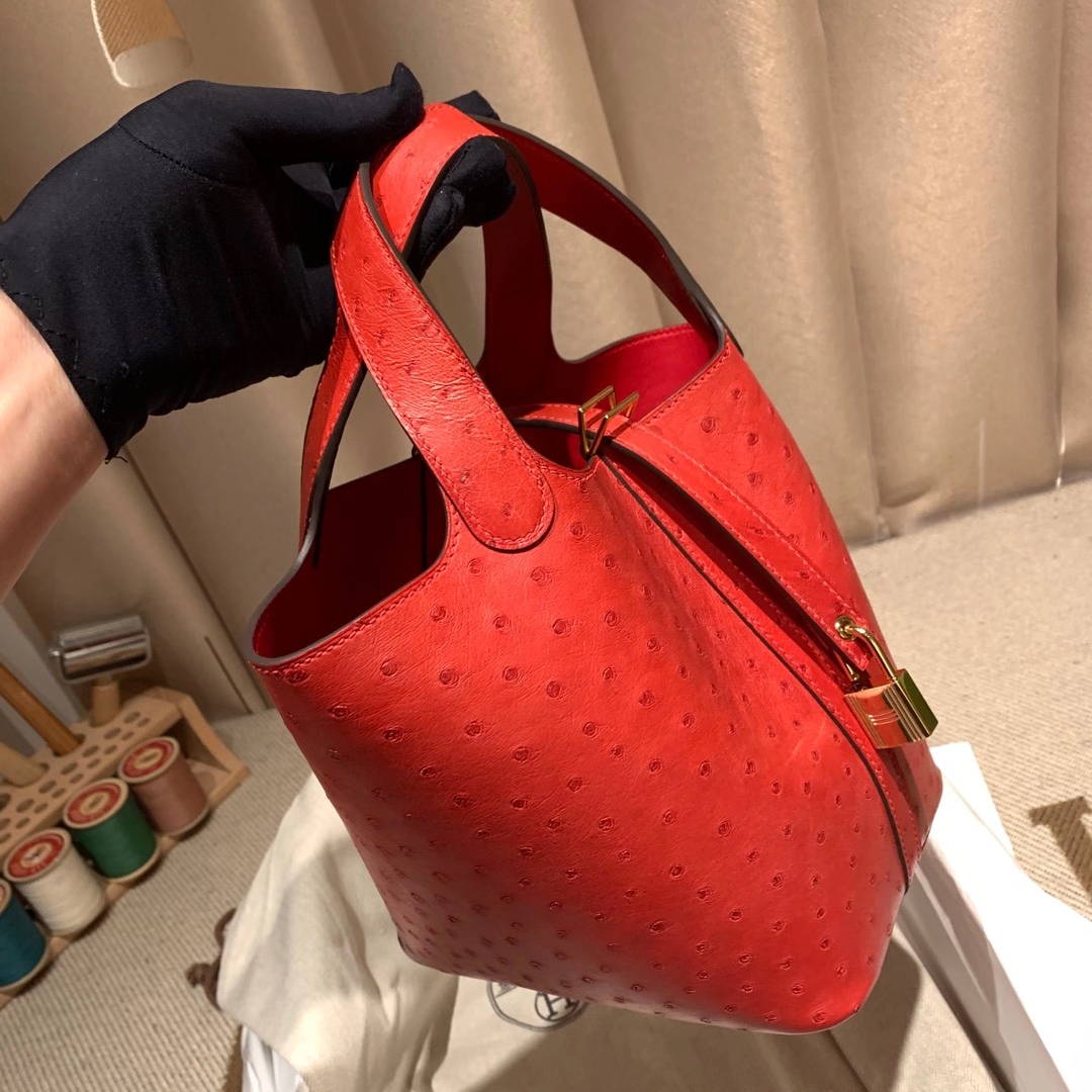 爱马仕包包 Picotin 18cm 南非鸵鸟Ostrich 心红色 金扣